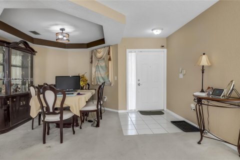 Villa ou maison à vendre à Miami, Floride: 4 chambres, 189.06 m2 № 2007578 - photo 9