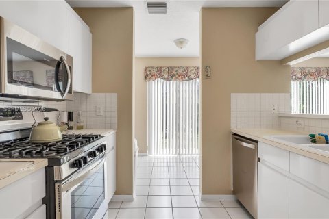 Villa ou maison à vendre à Miami, Floride: 4 chambres, 189.06 m2 № 2007578 - photo 11