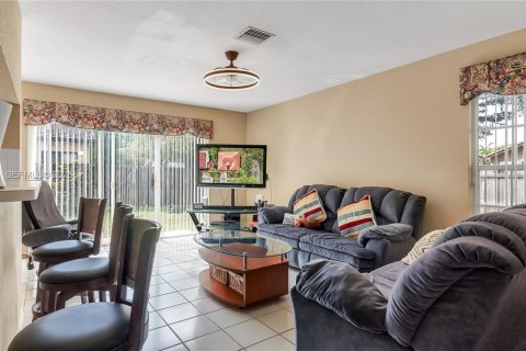Villa ou maison à vendre à Miami, Floride: 4 chambres, 189.06 m2 № 2007578 - photo 6