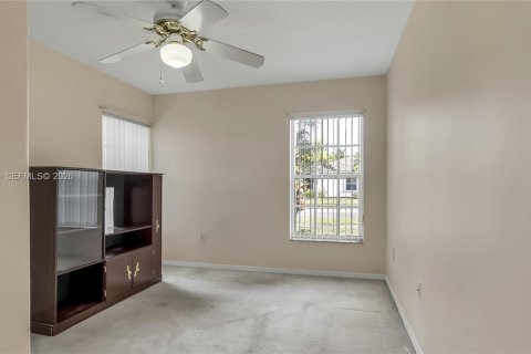 Villa ou maison à vendre à Miami, Floride: 4 chambres, 189.06 m2 № 2007578 - photo 24