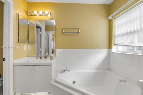 Villa ou maison à vendre à Miami, Floride: 4 chambres, 189.06 m2 № 2007578 - photo 18