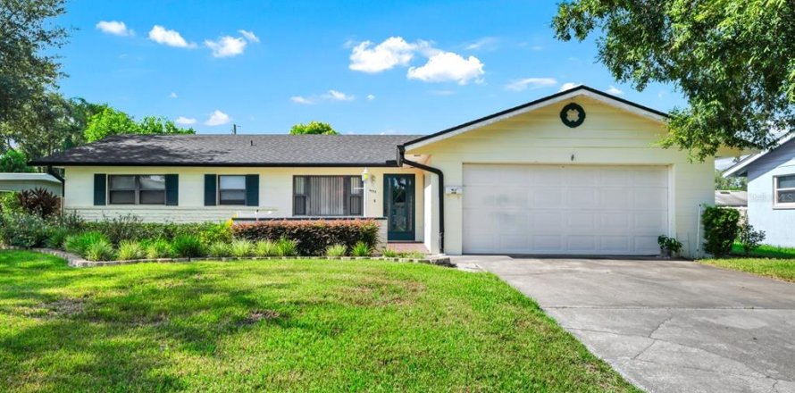 House in Orlando, Florida 3 bedrooms, 159.7 sq.m. № 1857687