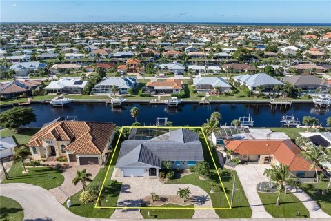 House in Punta Gorda, Florida 3 bedrooms, 168.06 sq.m. № 2428632 - photo 15