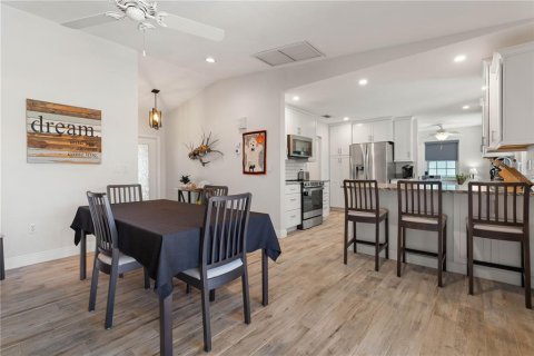 House in Punta Gorda, Florida 3 bedrooms, 168.06 sq.m. № 2428632 - photo 8