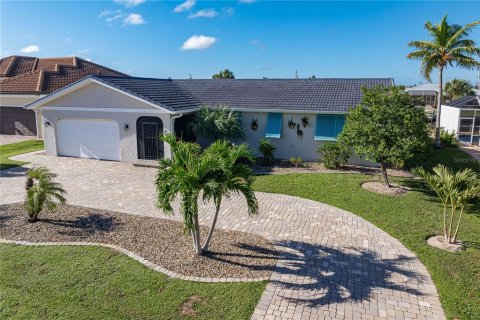 House in Punta Gorda, Florida 3 bedrooms, 168.06 sq.m. № 2428632 - photo 16
