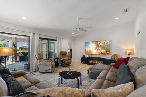House in Punta Gorda, Florida 3 bedrooms, 168.06 sq.m. № 2428632 - photo 3