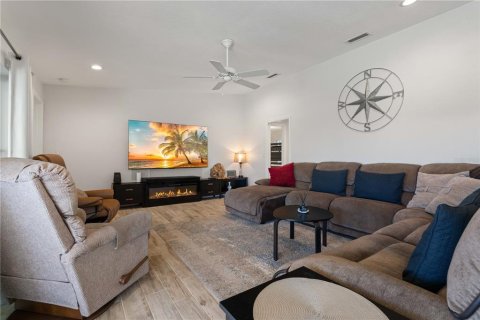 House in Punta Gorda, Florida 3 bedrooms, 168.06 sq.m. № 2428632 - photo 22