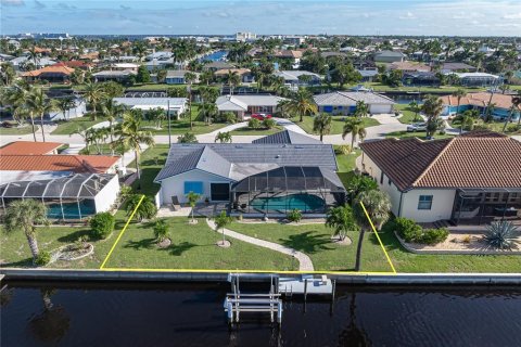 House in Punta Gorda, Florida 3 bedrooms, 168.06 sq.m. № 2428632 - photo 14
