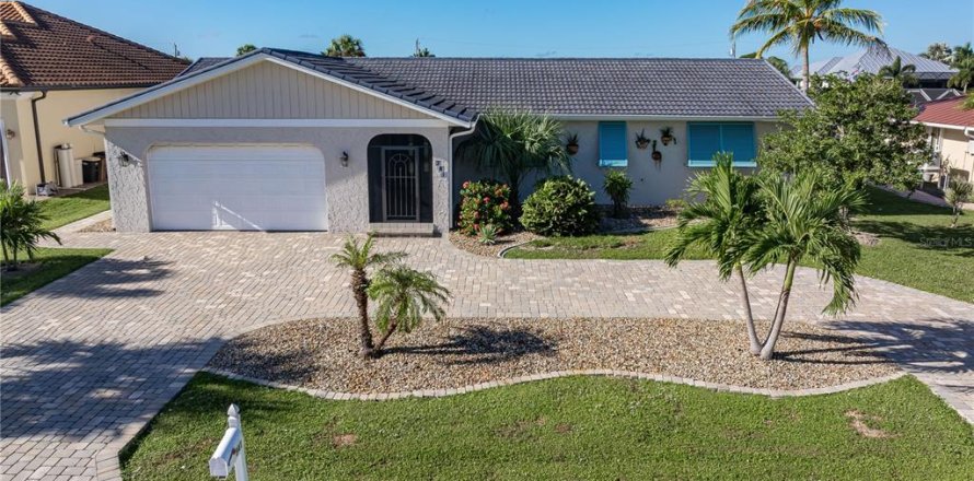 House in Punta Gorda, Florida 3 bedrooms, 168.06 sq.m. № 2428632