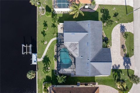 House in Punta Gorda, Florida 3 bedrooms, 168.06 sq.m. № 2428632 - photo 13