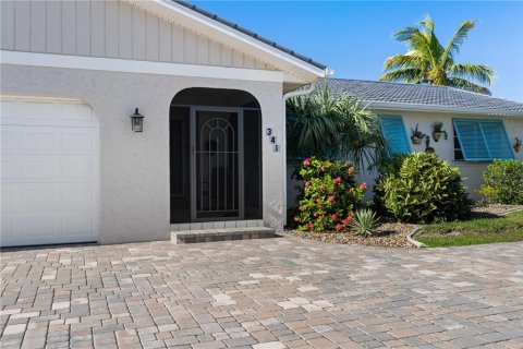 House in Punta Gorda, Florida 3 bedrooms, 168.06 sq.m. № 2428632 - photo 17