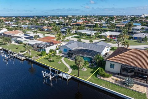 House in Punta Gorda, Florida 3 bedrooms, 168.06 sq.m. № 2428632 - photo 12