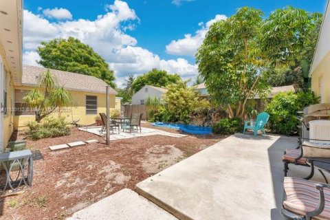 House in Lake Worth, Florida 4 bedrooms, 124.21 sq.m. № 1804479 - photo 24