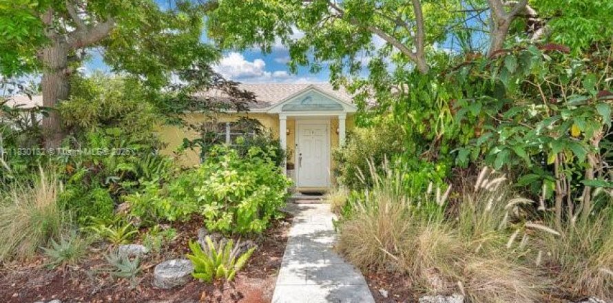 House in Lake Worth, Florida 4 bedrooms, 124.21 sq.m. № 1804479
