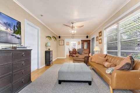 House in Lake Worth, Florida 4 bedrooms, 124.21 sq.m. № 1804479 - photo 4