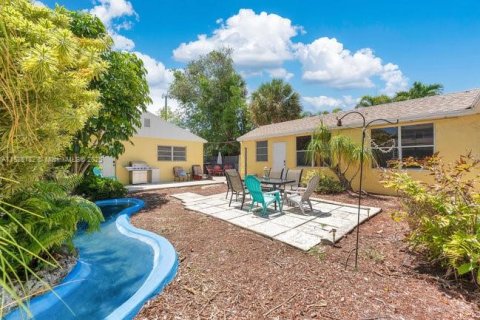House in Lake Worth, Florida 4 bedrooms, 124.21 sq.m. № 1804479 - photo 30