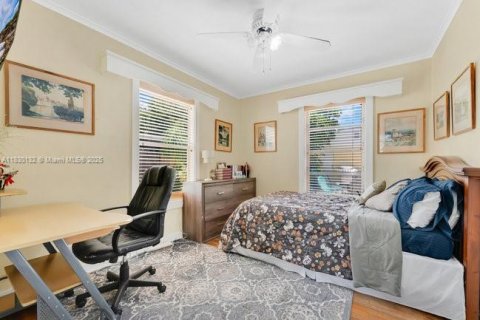 House in Lake Worth, Florida 4 bedrooms, 124.21 sq.m. № 1804479 - photo 13