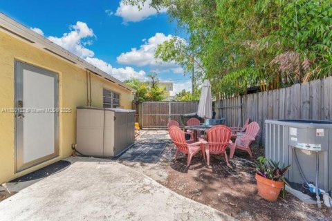 House in Lake Worth, Florida 4 bedrooms, 124.21 sq.m. № 1804479 - photo 23