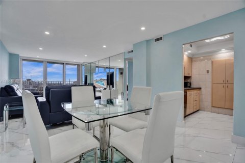 Condo in Pompano Beach, Florida, 1 bedroom  № 2011065 - photo 10