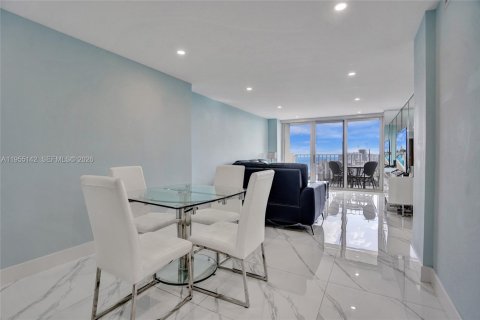Condo in Pompano Beach, Florida, 1 bedroom  № 2011065 - photo 4