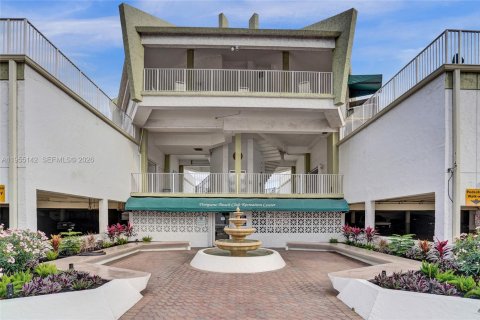 Condo in Pompano Beach, Florida, 1 bedroom  № 2011065 - photo 29