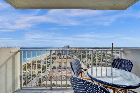 Condo in Pompano Beach, Florida, 1 bedroom  № 2011065 - photo 3