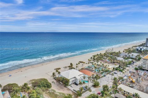Condo in Pompano Beach, Florida, 1 bedroom  № 2011065 - photo 25
