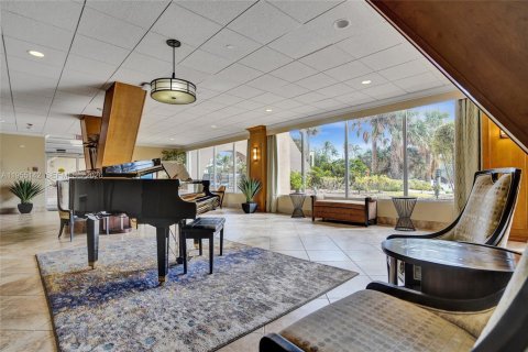 Condo in Pompano Beach, Florida, 1 bedroom  № 2011065 - photo 27