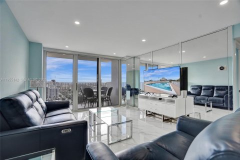 Condo in Pompano Beach, Florida, 1 bedroom  № 2011065 - photo 8