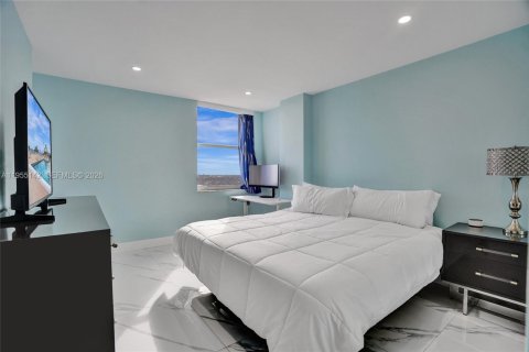 Condo in Pompano Beach, Florida, 1 bedroom  № 2011065 - photo 14