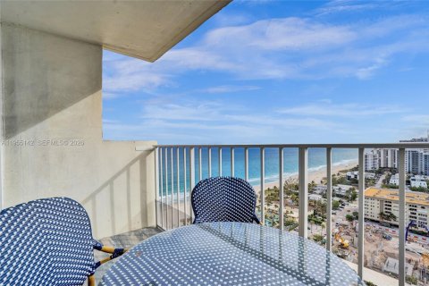 Condo in Pompano Beach, Florida, 1 bedroom  № 2011065 - photo 7
