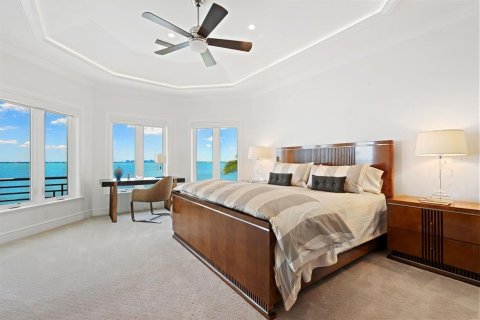 House in Longboat Key, Florida 5 bedrooms, 555.74 sq.m. № 2228419 - photo 18