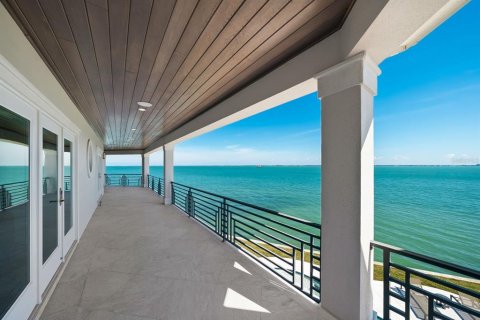 House in Longboat Key, Florida 5 bedrooms, 555.74 sq.m. № 2228419 - photo 16