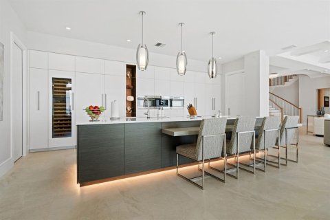 House in Longboat Key, Florida 5 bedrooms, 555.74 sq.m. № 2228419 - photo 5