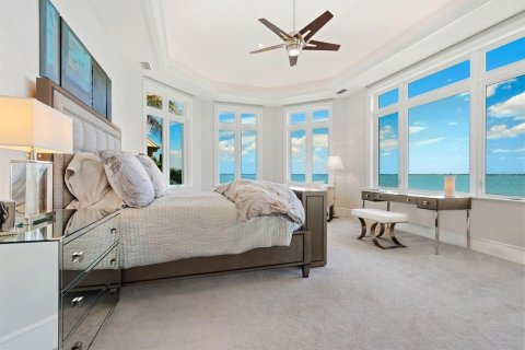 House in Longboat Key, Florida 5 bedrooms, 555.74 sq.m. № 2228419 - photo 9
