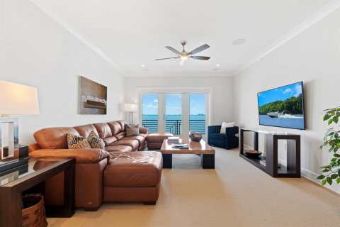 House in Longboat Key, Florida 5 bedrooms, 555.74 sq.m. № 2228419 - photo 13