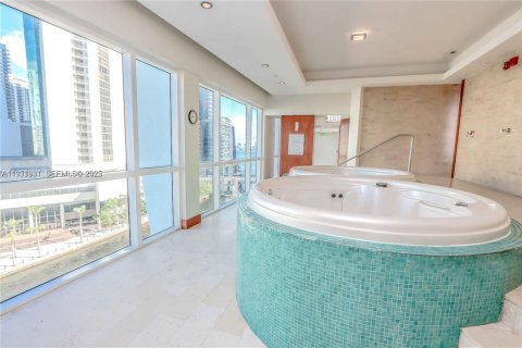 Снять в аренду кондоминиум в Майами, Флорида 1 спальня, 70.33м2, № 1990930 - фото 30