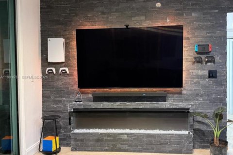 Снять в аренду кондоминиум в Майами, Флорида 1 спальня, 70.33м2, № 1990930 - фото 2