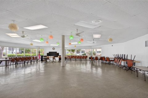 Copropriété à vendre à Hallandale Beach, Floride: 2 chambres, 101.45 m2 № 2170661 - photo 24