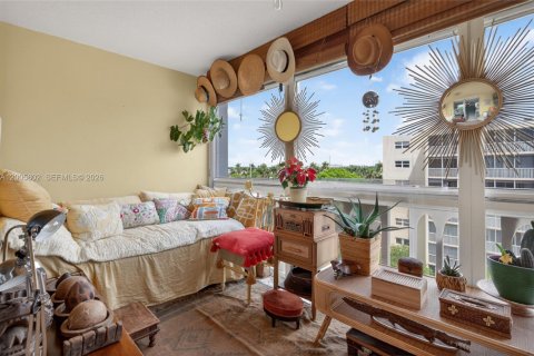 Copropriété à vendre à Hallandale Beach, Floride: 2 chambres, 101.45 m2 № 2170661 - photo 10