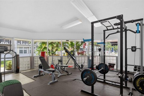 Copropriété à vendre à Hallandale Beach, Floride: 2 chambres, 101.45 m2 № 2170661 - photo 25