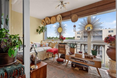Copropriété à vendre à Hallandale Beach, Floride: 2 chambres, 101.45 m2 № 2170661 - photo 9