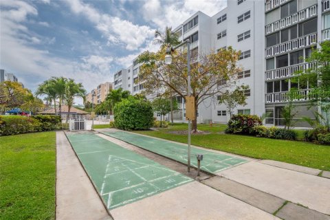 Copropriété à vendre à Hallandale Beach, Floride: 2 chambres, 101.45 m2 № 2170661 - photo 23