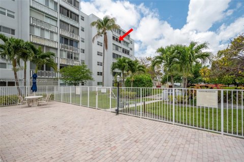 Copropriété à vendre à Hallandale Beach, Floride: 2 chambres, 101.45 m2 № 2170661 - photo 21