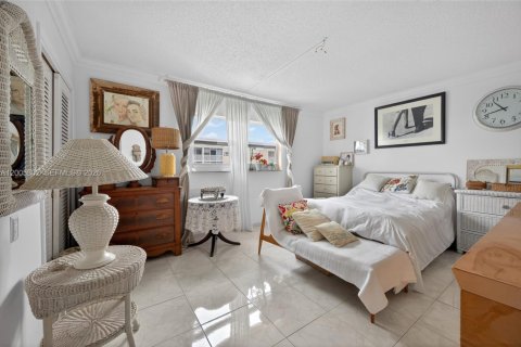 Copropriété à vendre à Hallandale Beach, Floride: 2 chambres, 101.45 m2 № 2170661 - photo 12