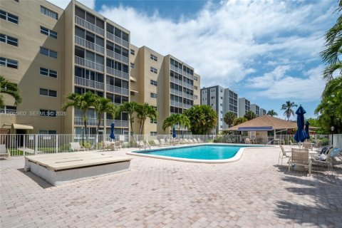 Copropriété à vendre à Hallandale Beach, Floride: 2 chambres, 101.45 m2 № 2170661 - photo 20