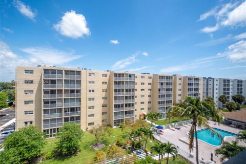 Copropriété à vendre à Hallandale Beach, Floride: 2 chambres, 101.45 m2 № 2170661 - photo 28