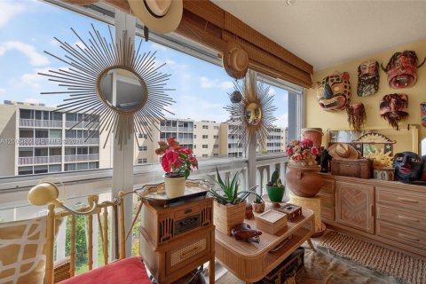 Copropriété à vendre à Hallandale Beach, Floride: 2 chambres, 101.45 m2 № 2170661 - photo 11
