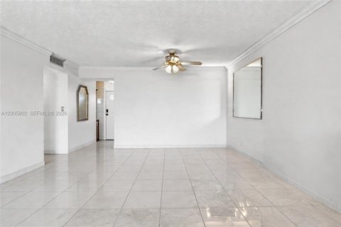 Copropriété à vendre à Hallandale Beach, Floride: 2 chambres, 101.45 m2 № 2170661 - photo 18