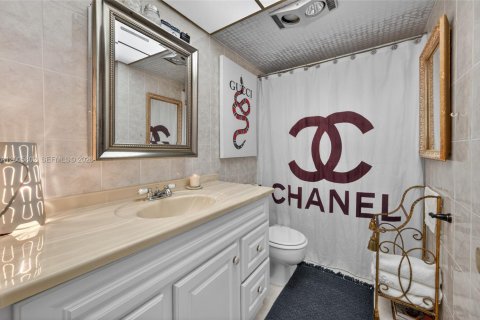 Copropriété à vendre à Hallandale Beach, Floride: 2 chambres, 101.45 m2 № 2170661 - photo 17
